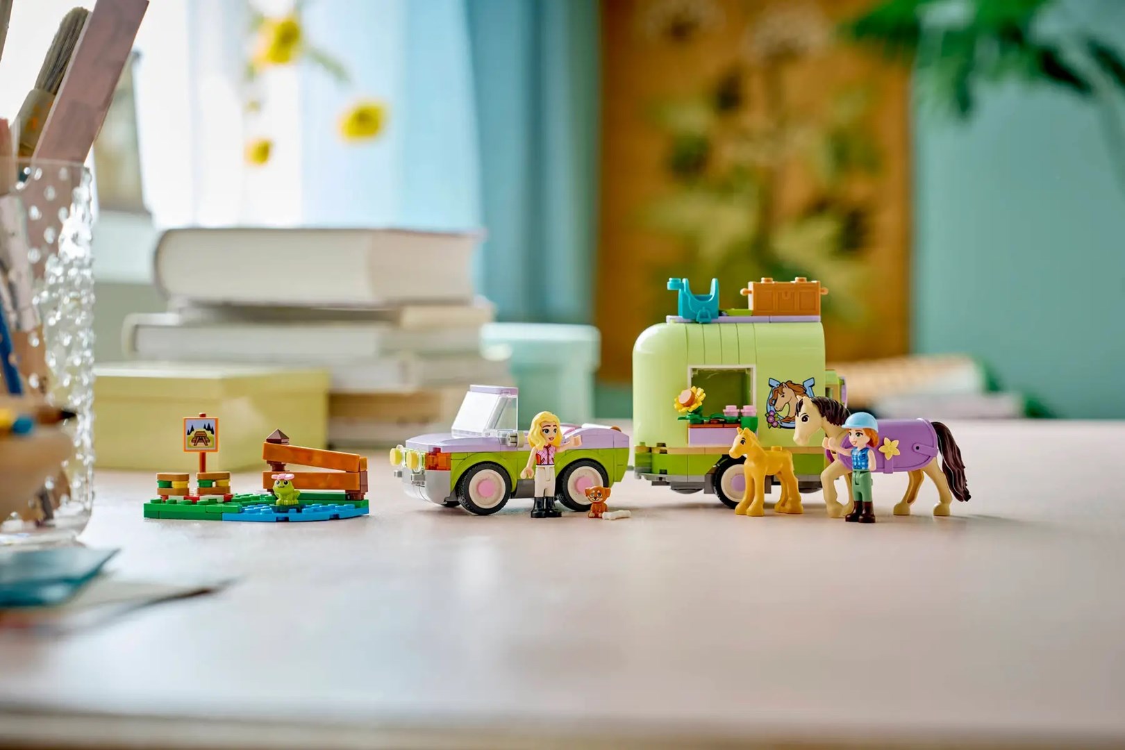 Set lodër LEGO Friends Trailer for Horse and Foal 42695, me rimorkio, për fëmijë
