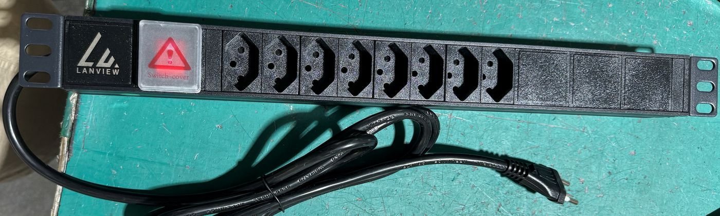 Rrjetë elektrik për rack Lanview 19", 8 dalje, e zezë