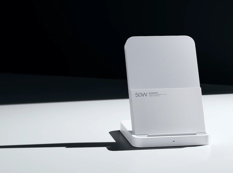 Karikues wireless Xiaomi Mi 50W Charging Stand Pro, me stand, i bardhë