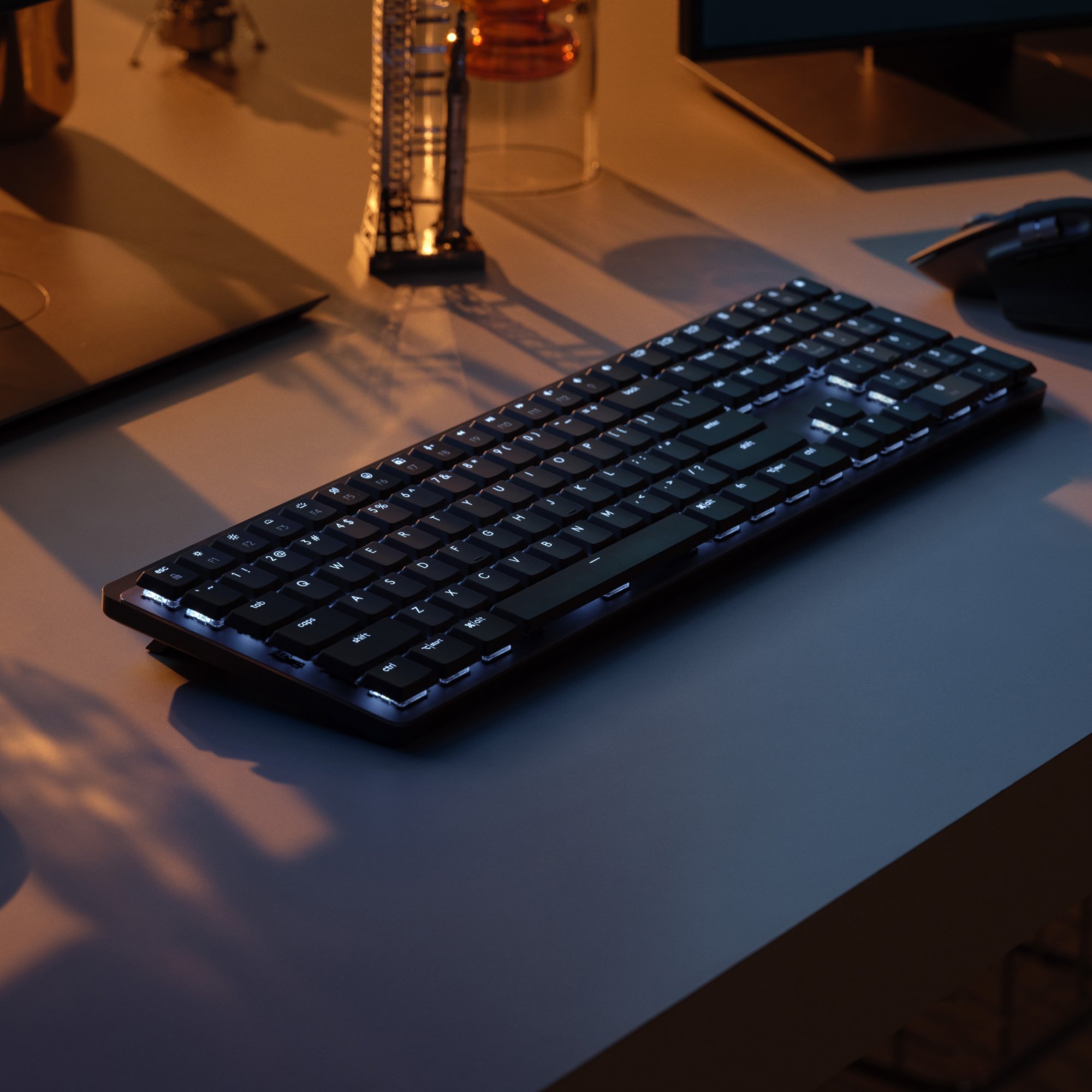 Tastierë Logitech MX Mechanical, wireless, ndriçim LED, grafit