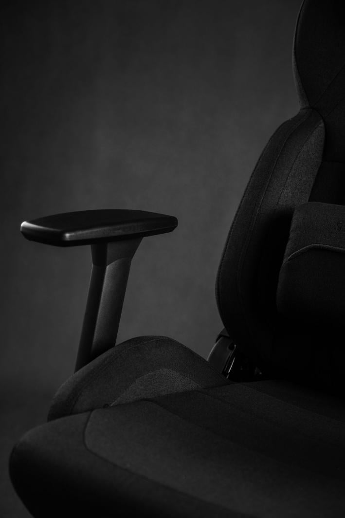 [OUTLET] Karrige SENSE7 Sentinel, me pëlhurë, e zezë