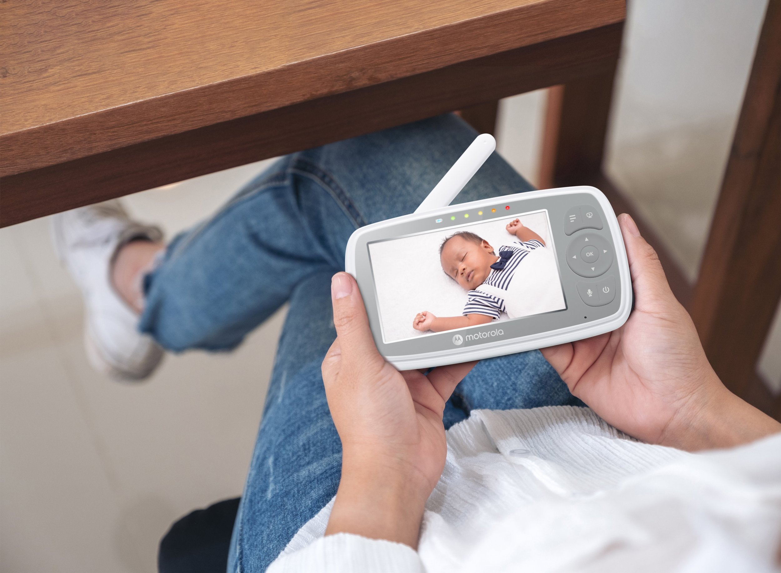 Monitor për bebe Motorola VM44 Connect, ekran 4.3", Wi Fi, i bardhë