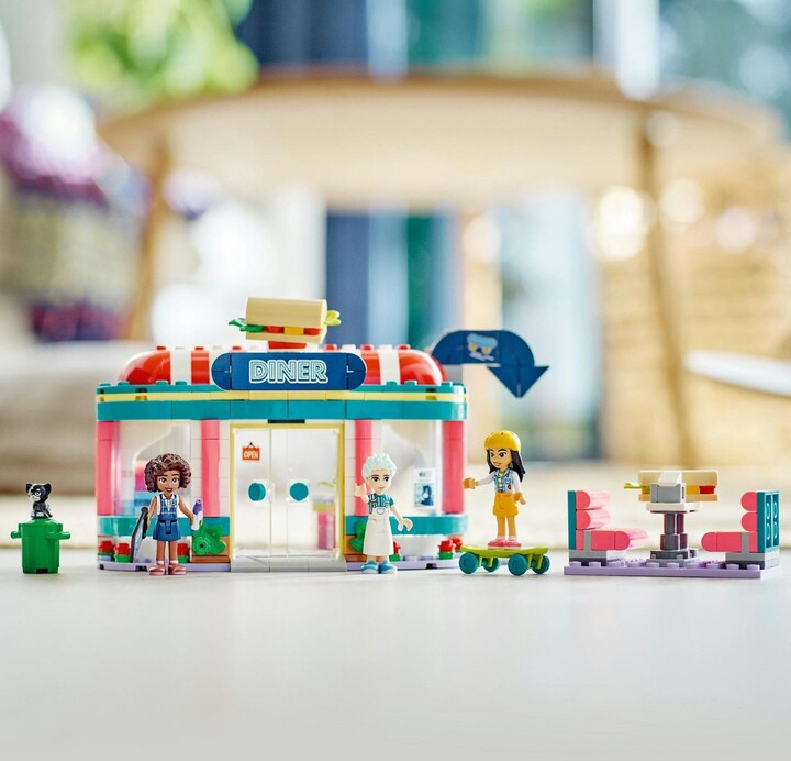 Set LEGO® Friends 41728 Bistro in the center of Heartlake town, 346 pjesë