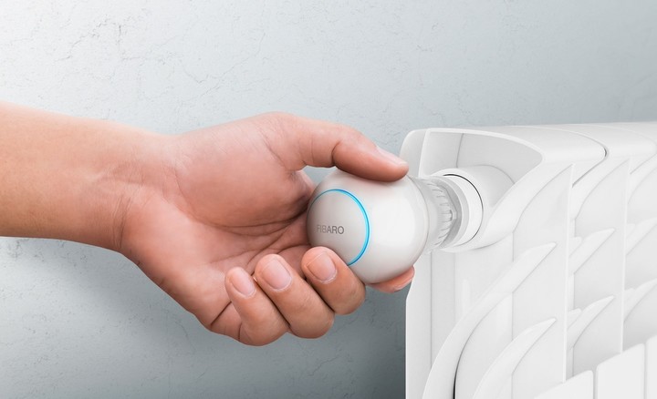 Kokë për radiator Fibaro dhe sensor i temperaturës 