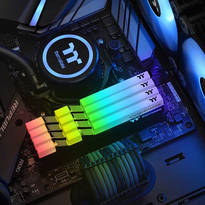 Меморија РАМ Thermaltake TOUGHRAM Z-ONE, 16GB (2x8GB), DDR4, 4400MHz, црна