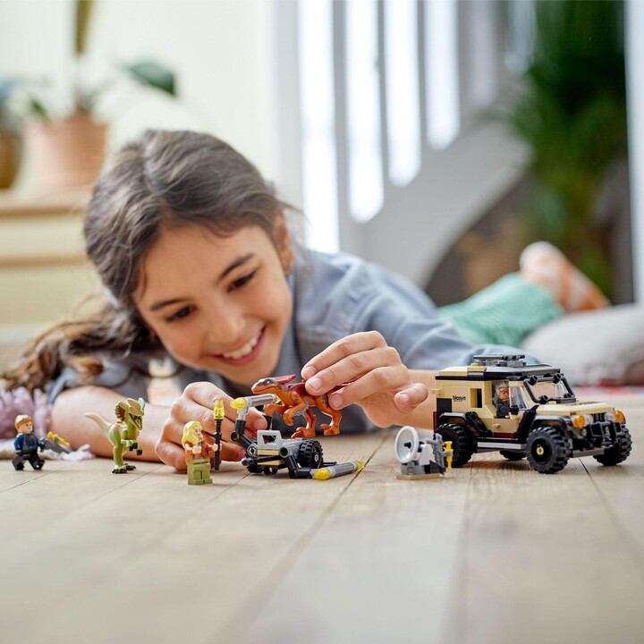 Set LEGO® Jurassic World™ 76951 Pyroraptor and Dilophosaurus Transporter
