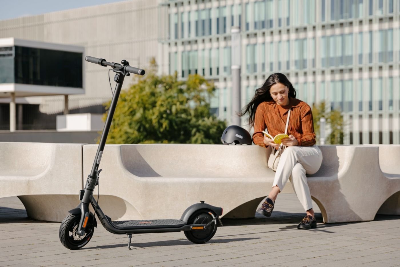 Trotinet elektrik Segway Ninebot KickScooter F2 E, motor 400W, bateri 10.2Ah, i zi