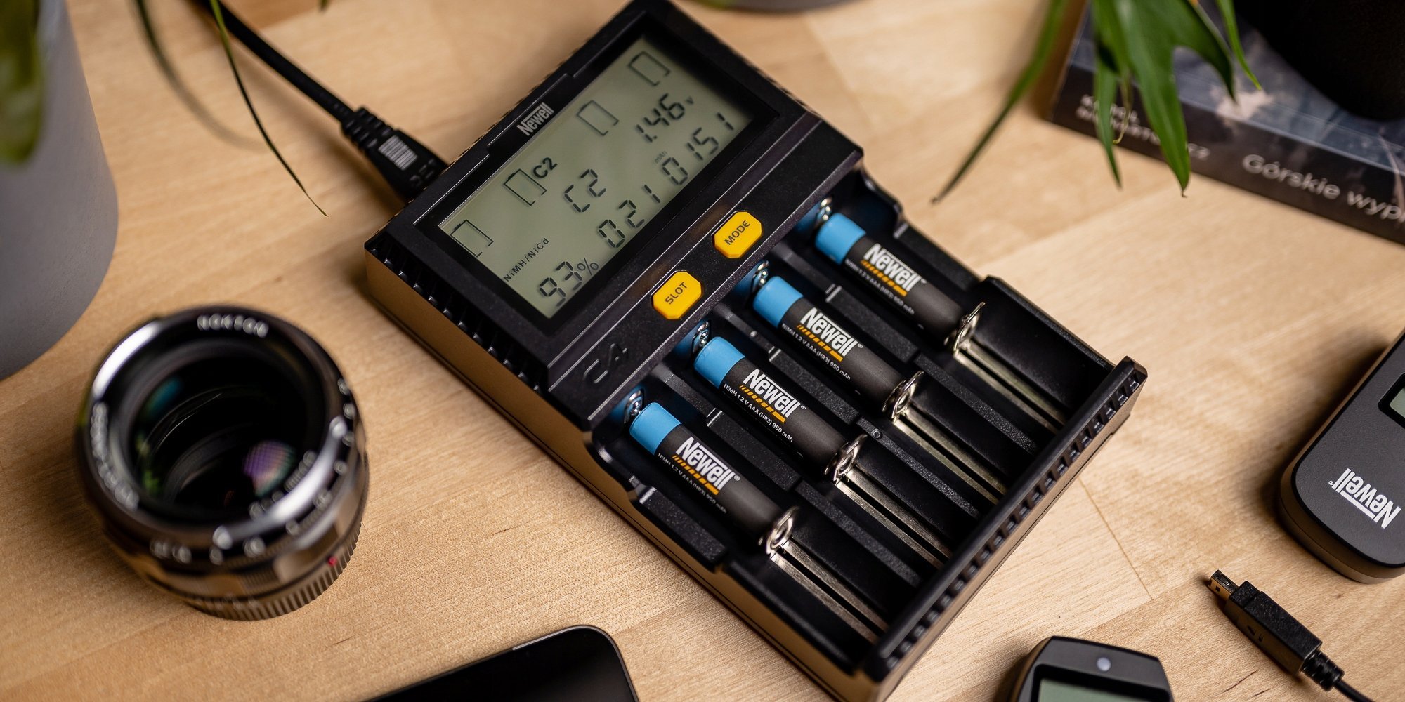 Bateri rikarikueshme Newell NiMH AAA 900mAh, paketim 4 copë