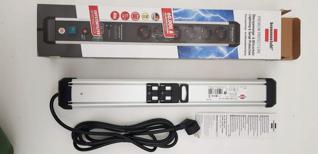 Prizë zgjatuese Brennenstuhl Premium Protect Line, 6 dalje, 3m, mbrojtje nga goditjet 60000A, e zezë argjendtë