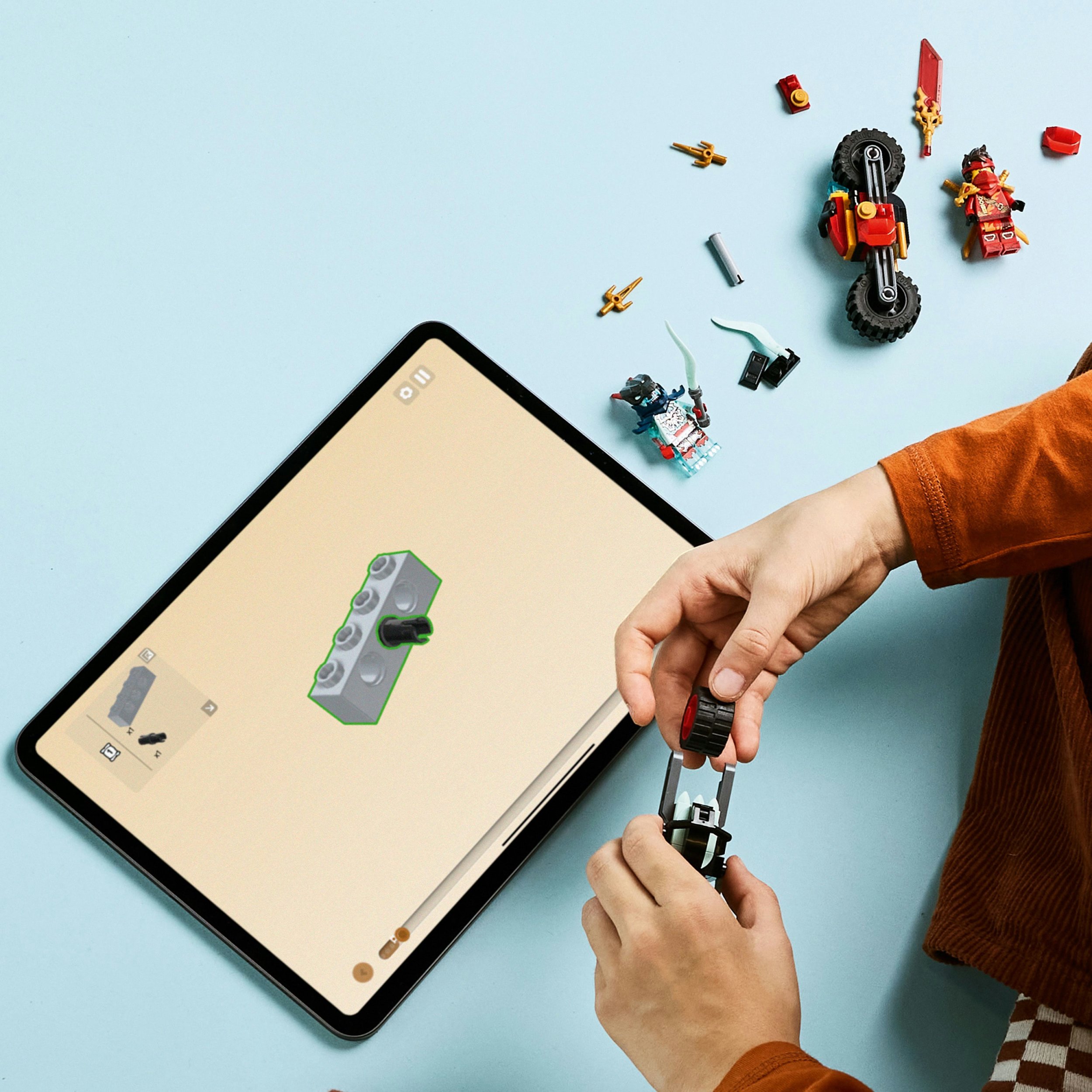 Set LEGO NINJAGO Kai’s Motorcycle Speed Race, 2 motoçikleta, për fëmijë