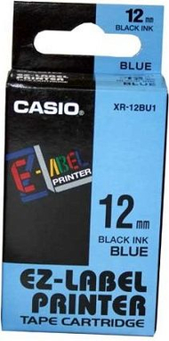 Kasetë etiketuese Casio XR-12BU1, 12mm, shkrim i zi në sfond blu