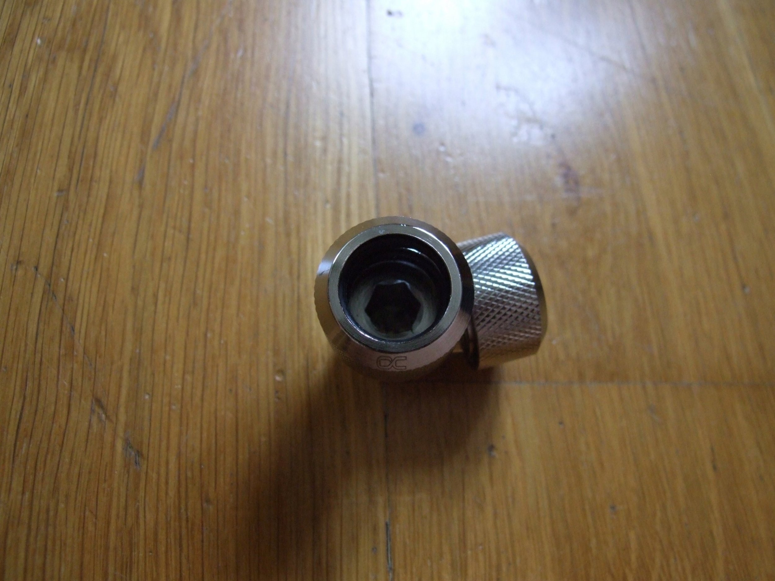 Lidhës kompresimi për tuba të fortë Alphacool Eiszapfen 90°, 16mm, krom