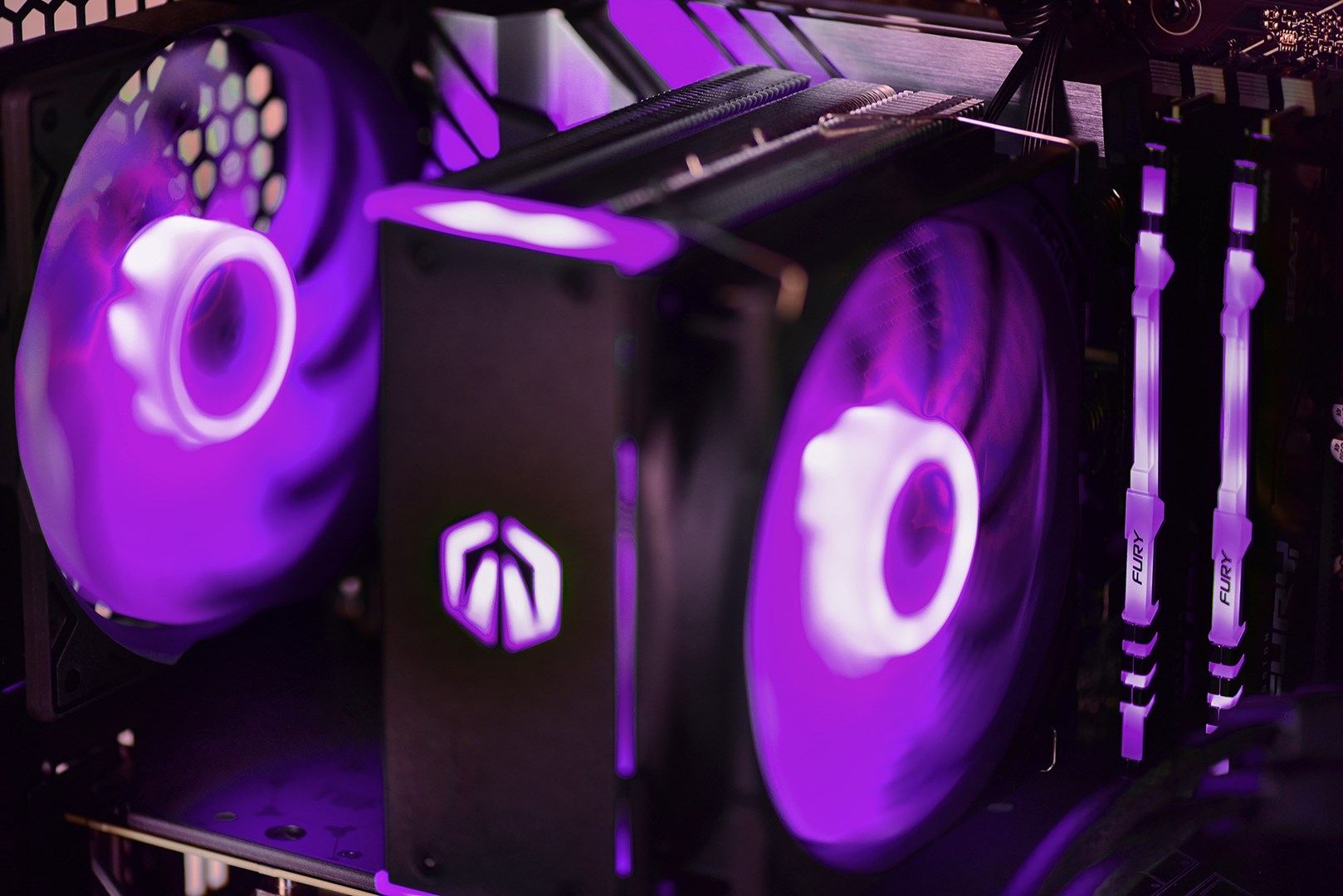 Kompjuter Actina, AMD Ryzen 7 7700, 32GB RAM, 1TB SSD, NVIDIA GeForce RTX 4070 Ti, i zi