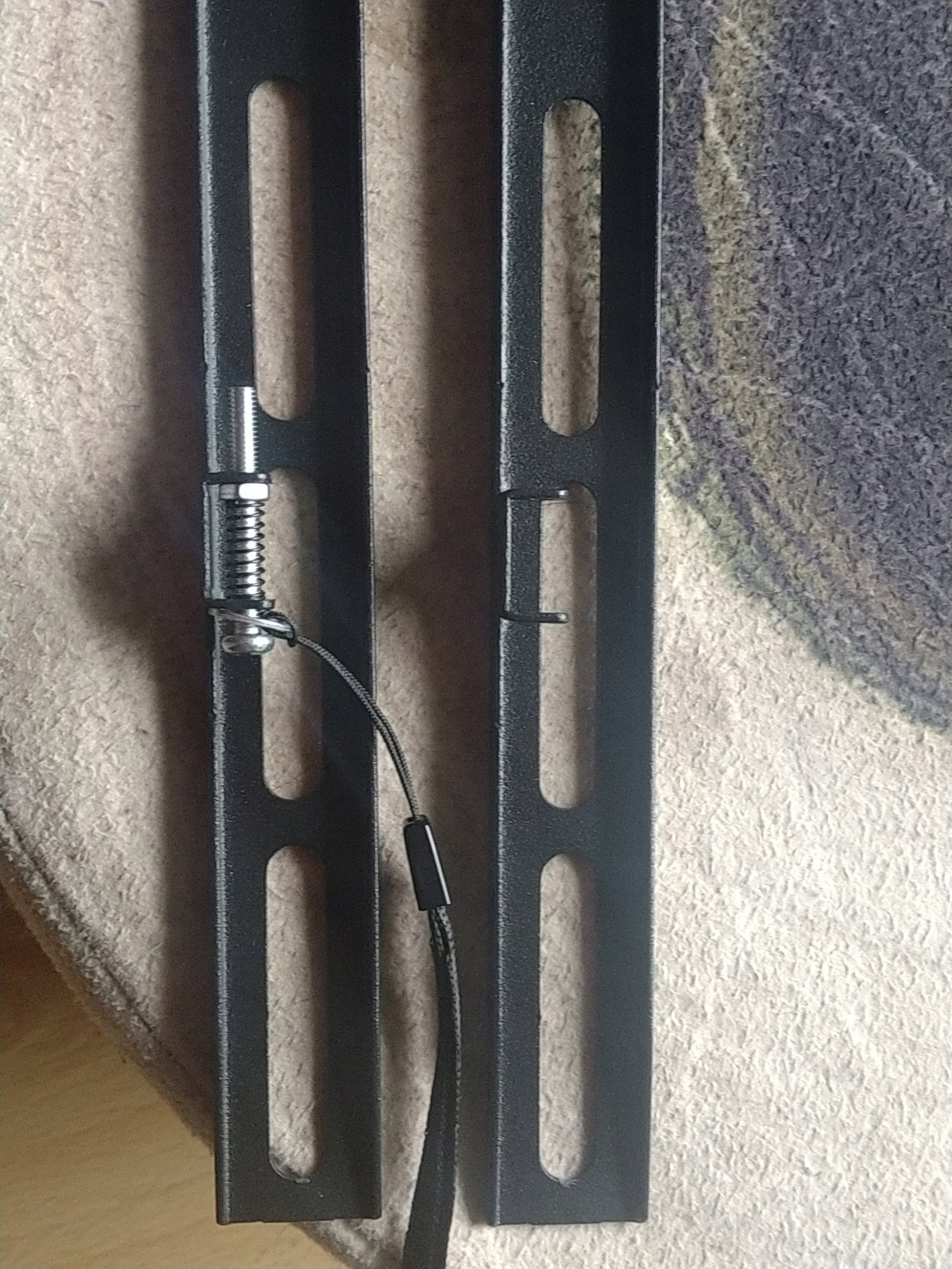 Mbajtëse muri për TV Schwaiger LWHT5535 513, universale, e zezë