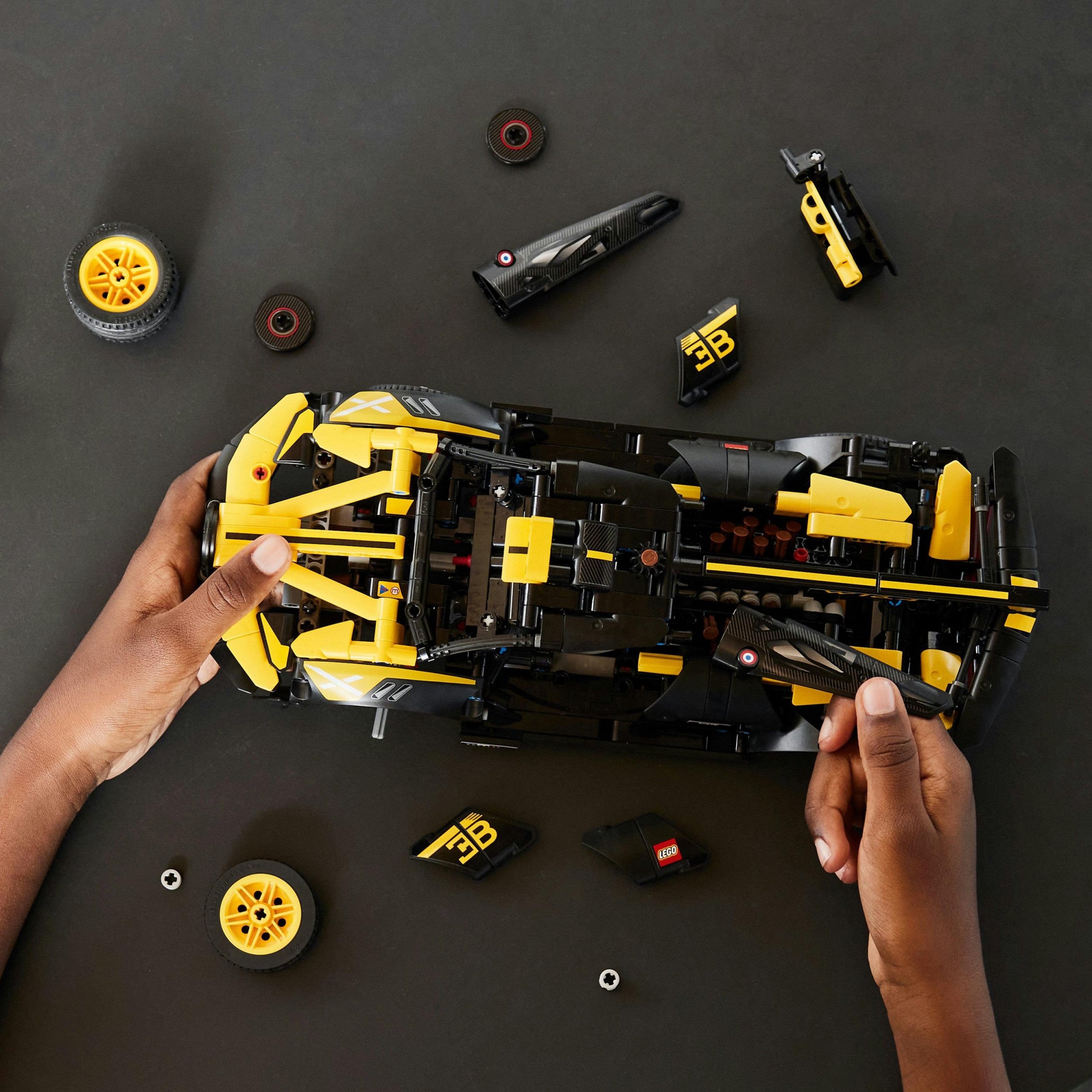 Set ndërtimi LEGO Technic Bugatti Bolide 42151, makinë garuese, për fëmijë 9+