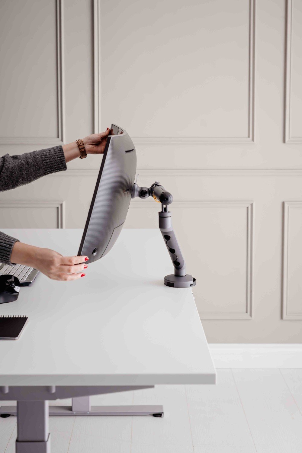 Krah monitori Bakkerelkhuizen BE Flexible Single, për 1 monitor, ngjyrë gri e errët