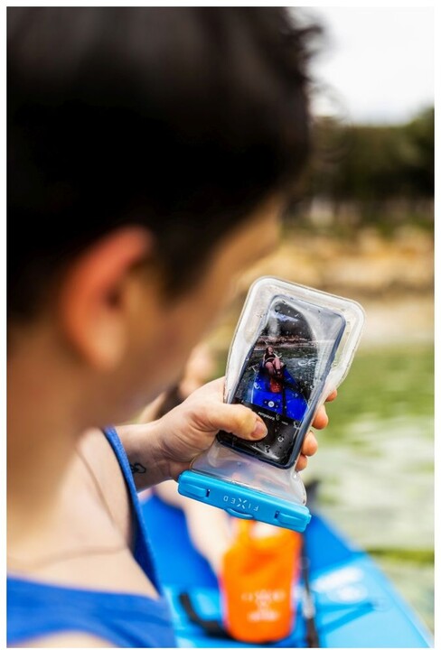 Këllëf i papërshkueshëm nga uji FIXED Float për celular, universal, IPX8, i zi