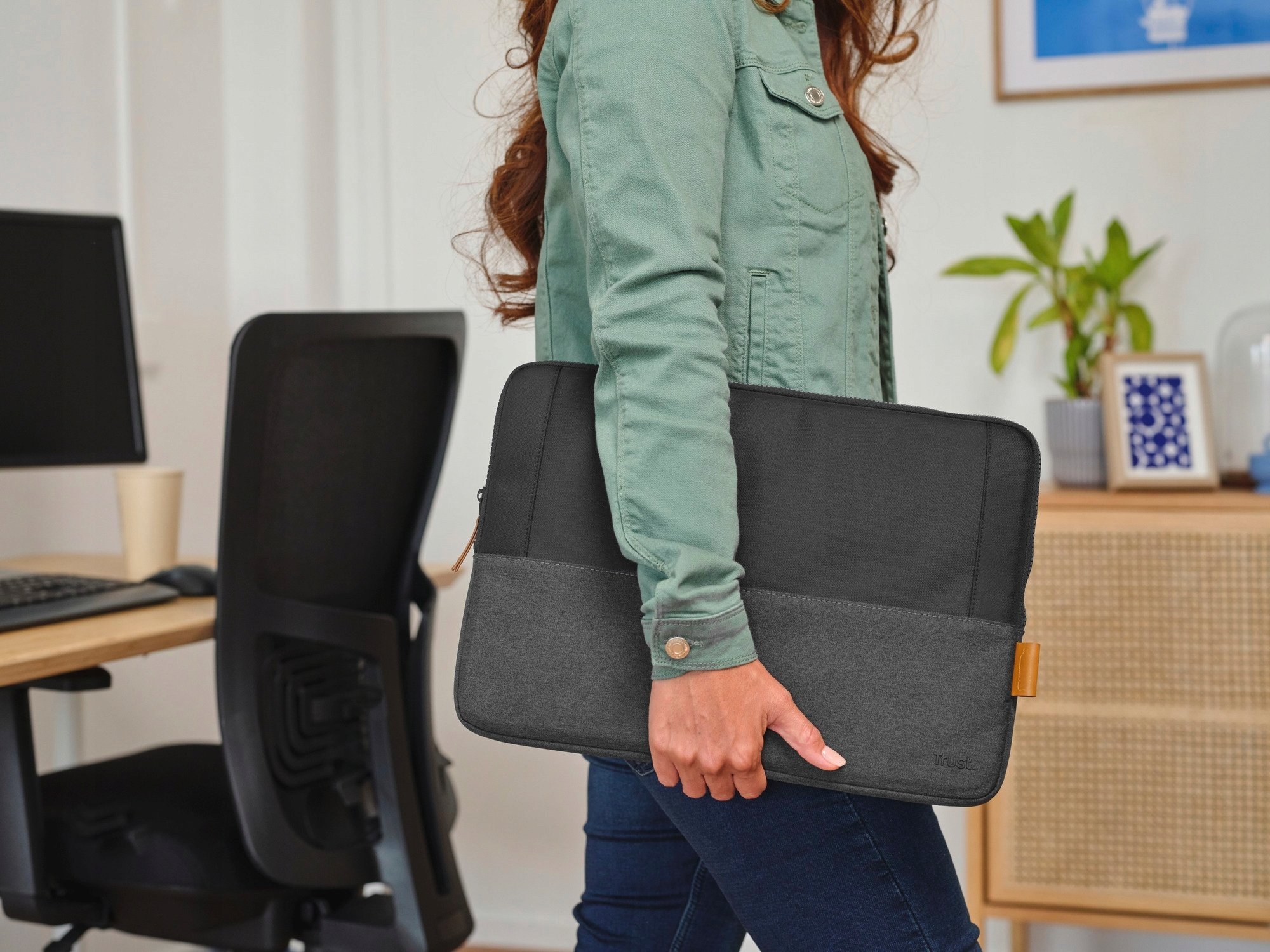 Mbështjellëse laptopi Trust Lisboa, 16", e zezë