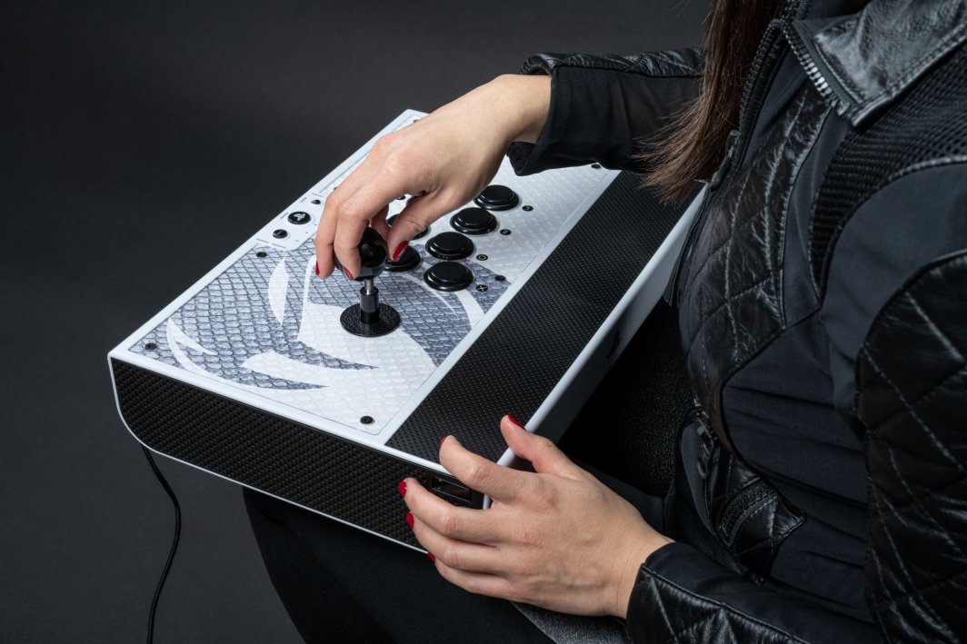 Kontroller Nacon PS5 ARCADE, me kabllo