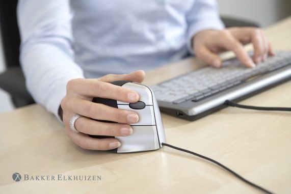 Maus BakkerElkhuizen Evoluent, me kabllo, USB, i zi dhe i argjendtë