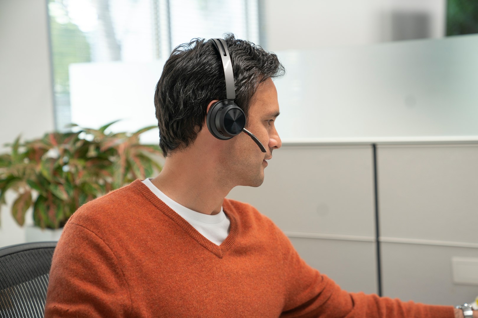 Kufje Poly Voyager Focus 2 UC, Bluetooth 5.1, USB-C, e zezë