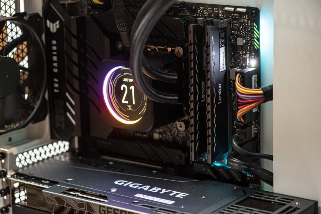 Kompjuter gaming Game X G900, Ryzen 9 7950X, 32GB RAM, 1TB SSD, i bardhë