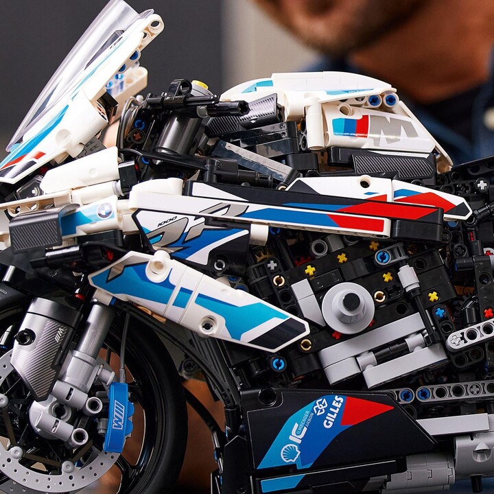 Set LEGO® Technic 42130 BMW M 1000 RR, 1920 pjesë