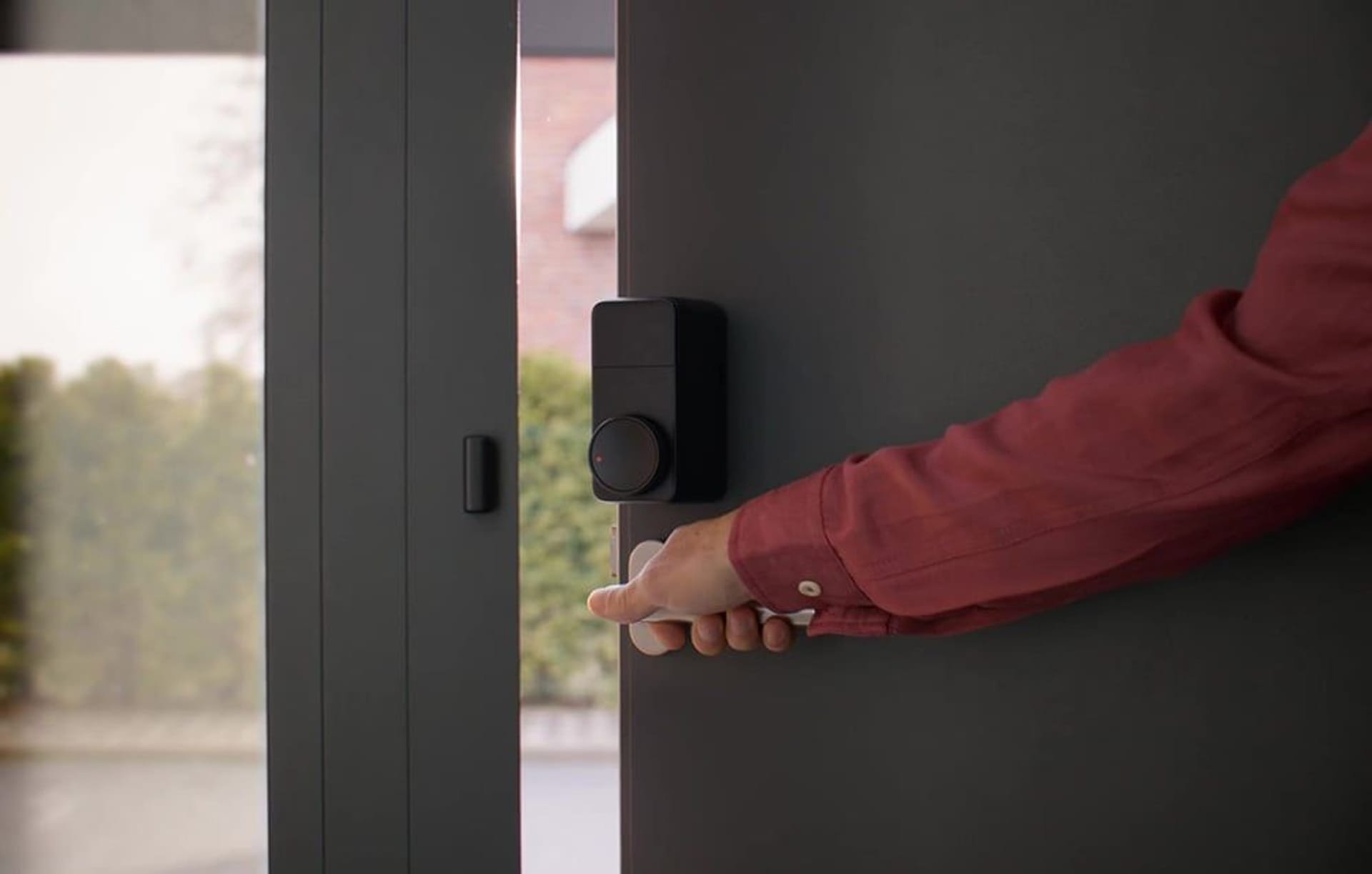 Bravë e mençur SwitchBot Lock Pro, WiFi Bluetooth, hapje me shenjë gishtash, e zezë