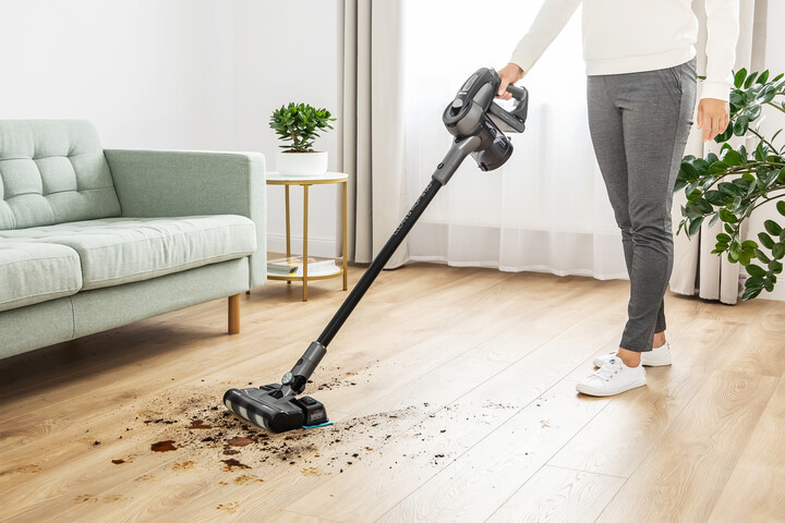 Fshesë me korrent Sencor SVC 0725BK, e zezë