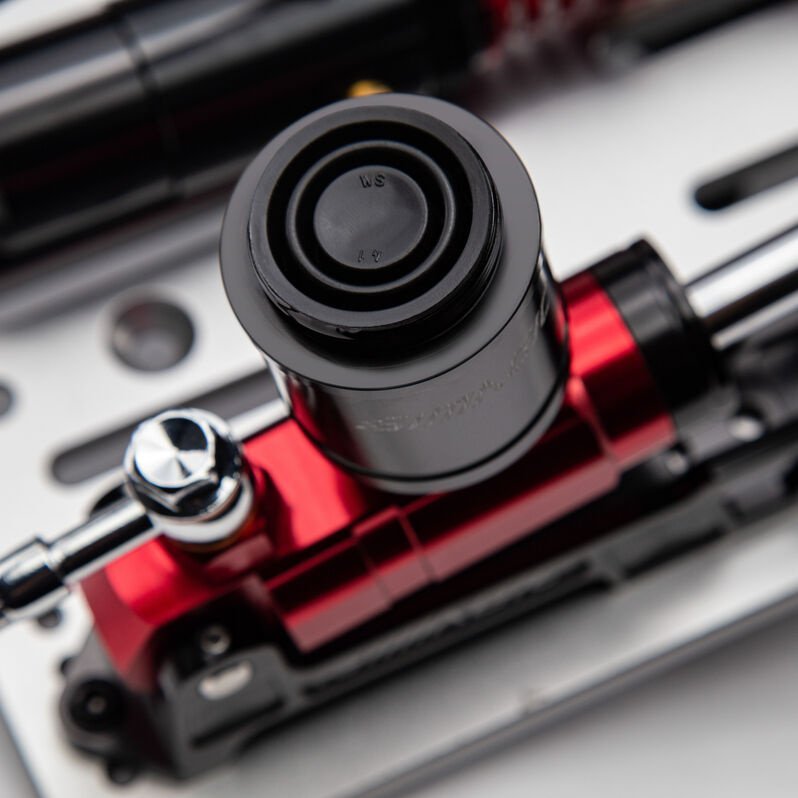 Set pedalesh Simagic P2000, 3 pedale, frenë hidraulike 200 kg load cell, i zi