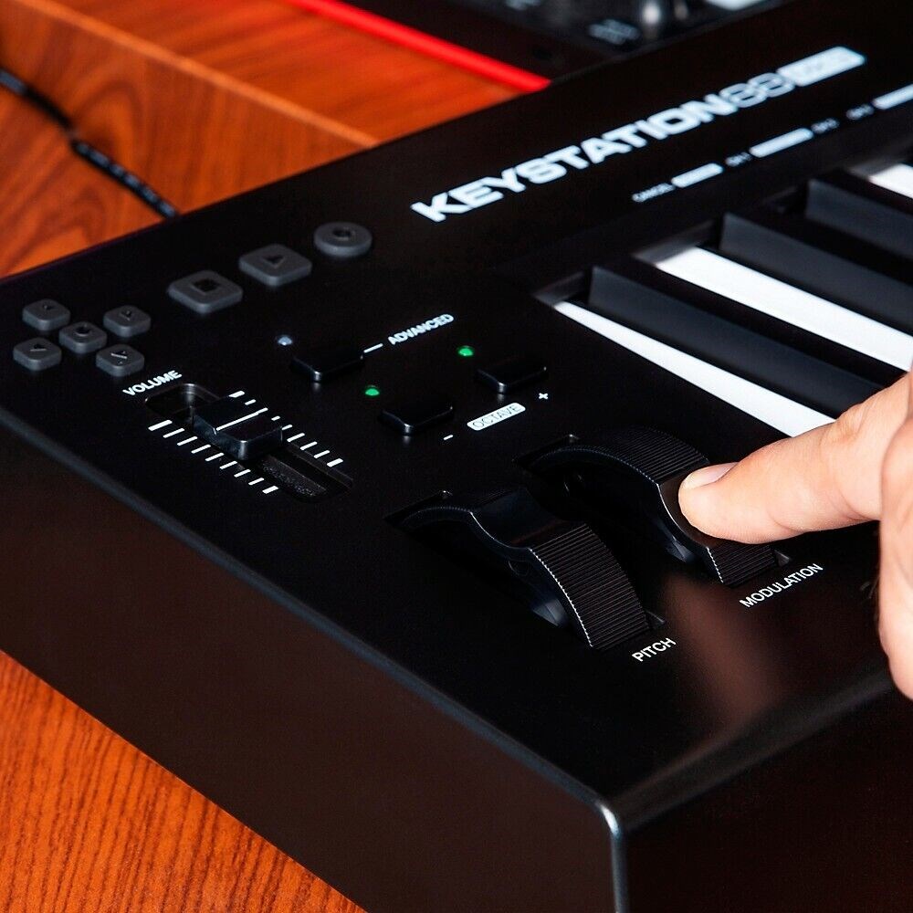 Tastierë MIDI M-Audio Keystation 88 MK3, 88 taste gjysmë të rënda, USB MIDI, e zezë