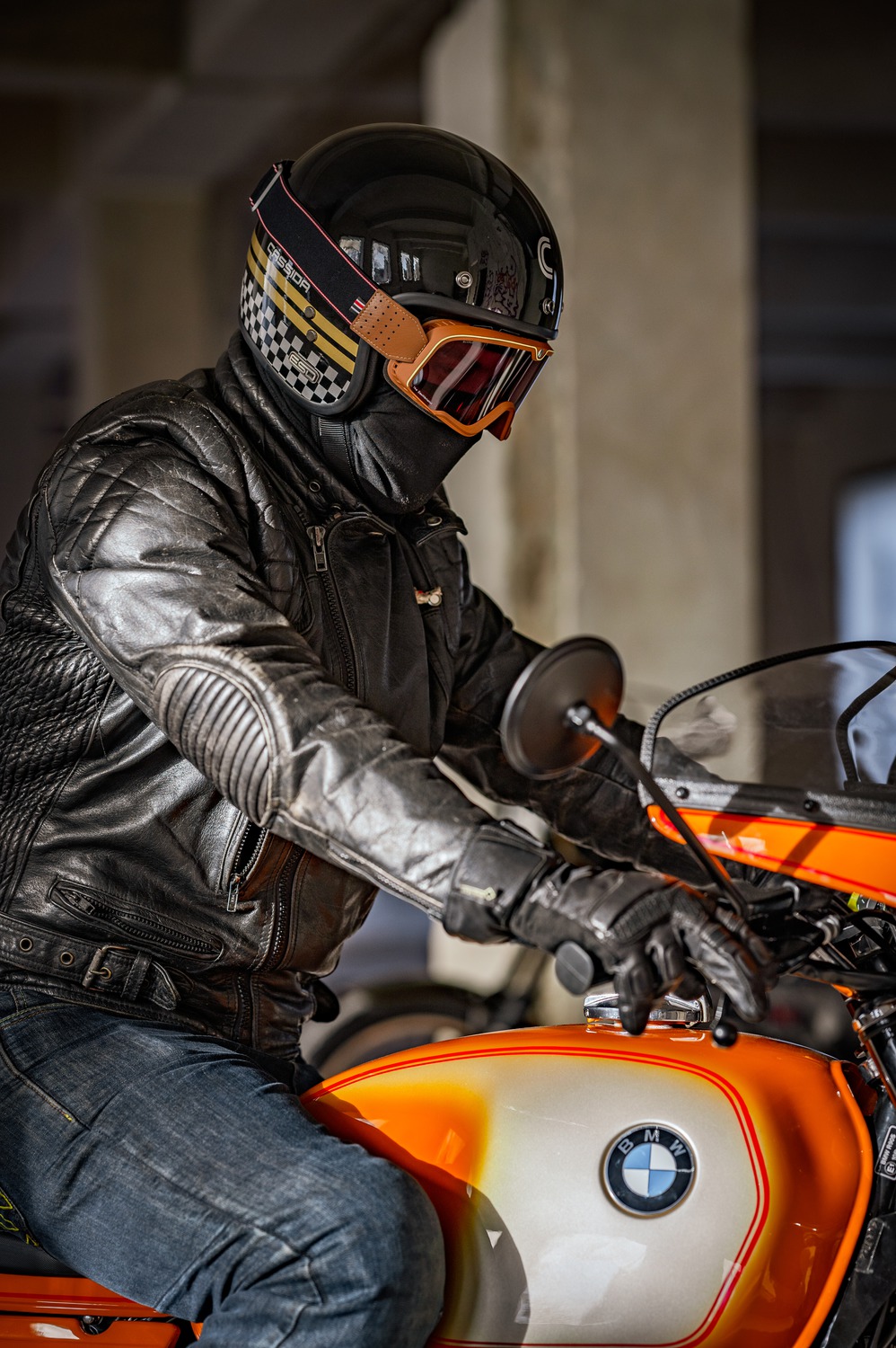 Helmetë moto CASSIDA ESO Forty Nine, fiberglass, ECE 22.06, e zezë perlë ar gri
