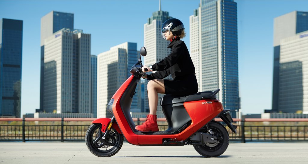 Skuter elektrik Segway eScooter E110S, rreze deri 75 km, 45 km/h, i zi