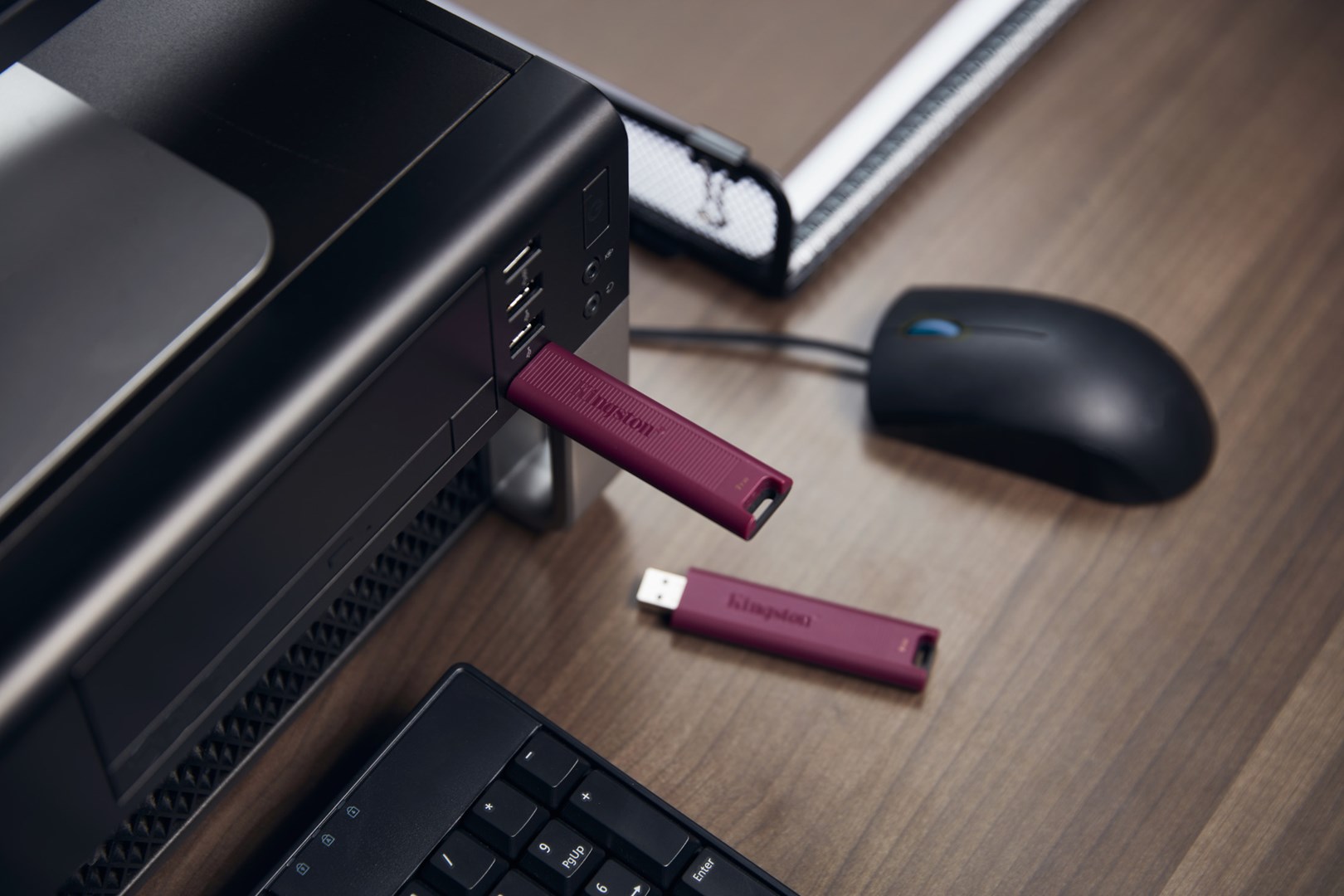 USB Kingston DataTraveler Max - 1TB, i kuq