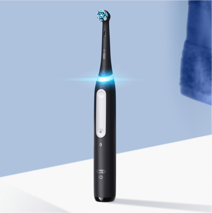 Furçë elektrike për dhëmbë Oral-B iO4 Series Matt Black + Quite White DUO Pack