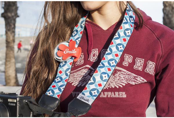 Kllips për kapak objektivi Giveme5 Smile, kompakt, i kuq