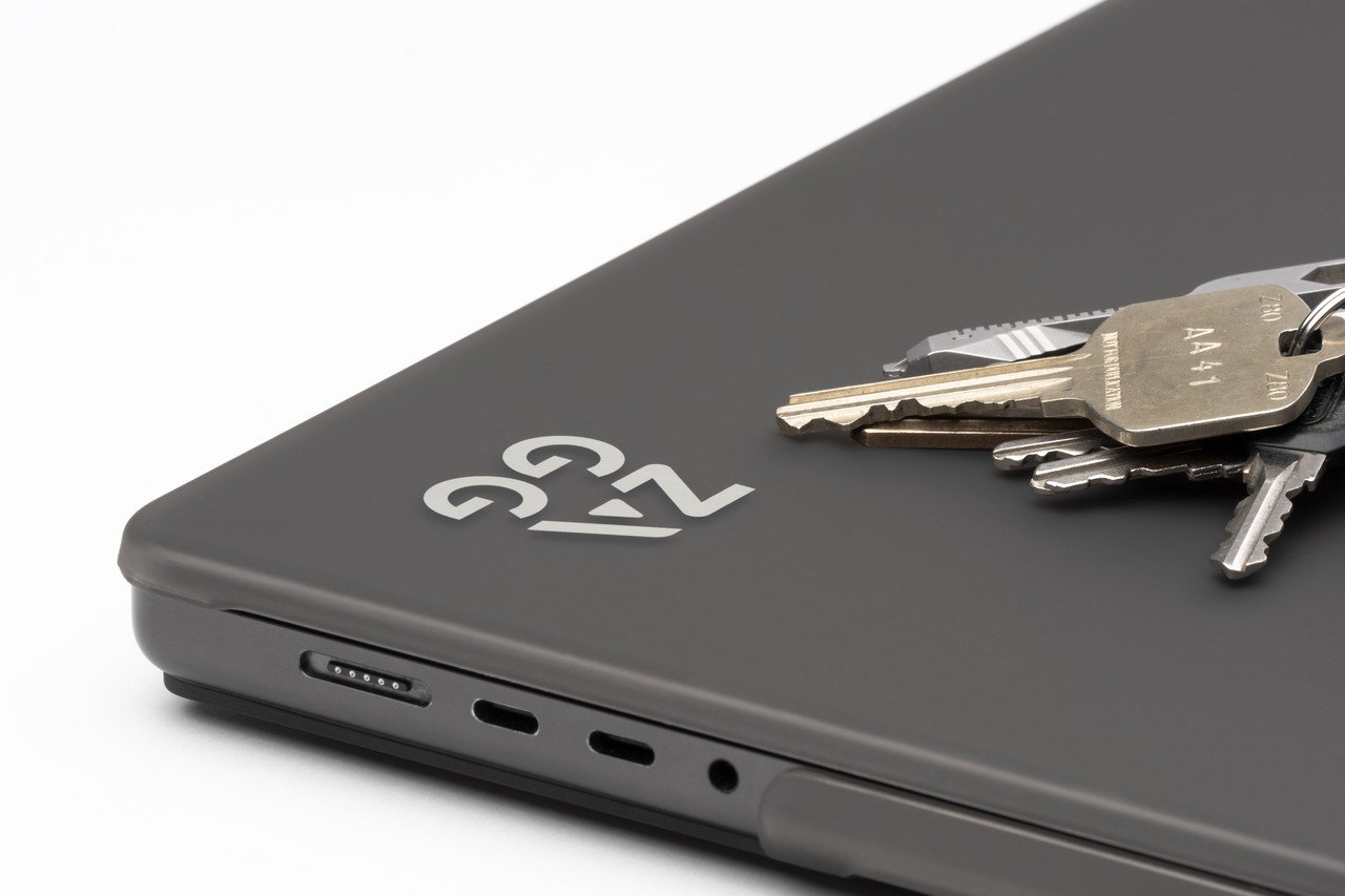 Mbulesë mbrojtëse ZAGG për MacBook Pro 16" M1 M2 M3, hardshell, Smoke, gri e errët