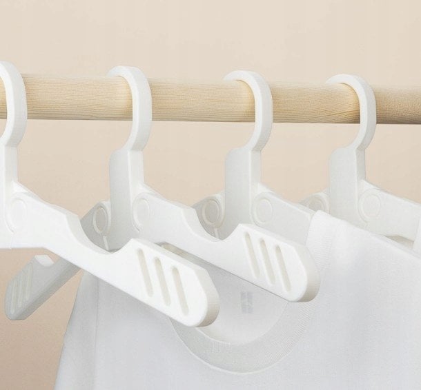 Varëse rrobash plastike, set ergonomik, grep i mbyllur, të bardha