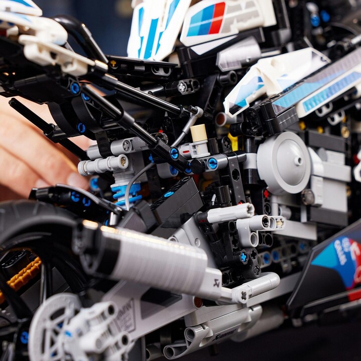 Set LEGO® Technic 42130 BMW M 1000 RR, 1920 pjesë
