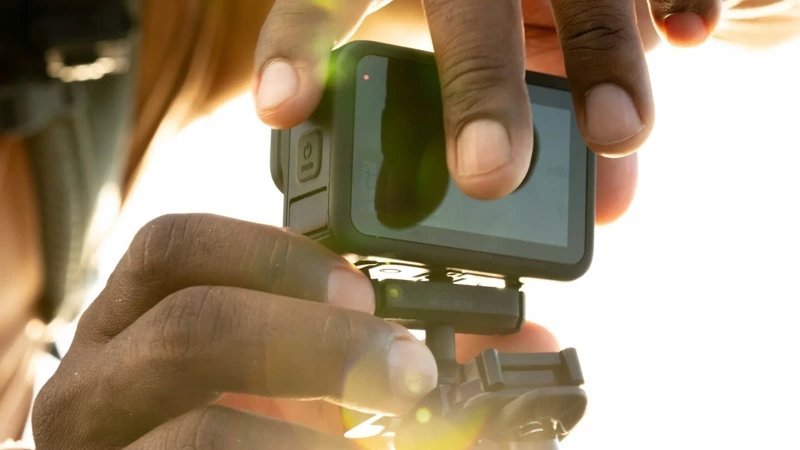 Mbajtëse magnetike GoPro Magnetic Latch Mount, për HERO13 Black, metalike, e zezë