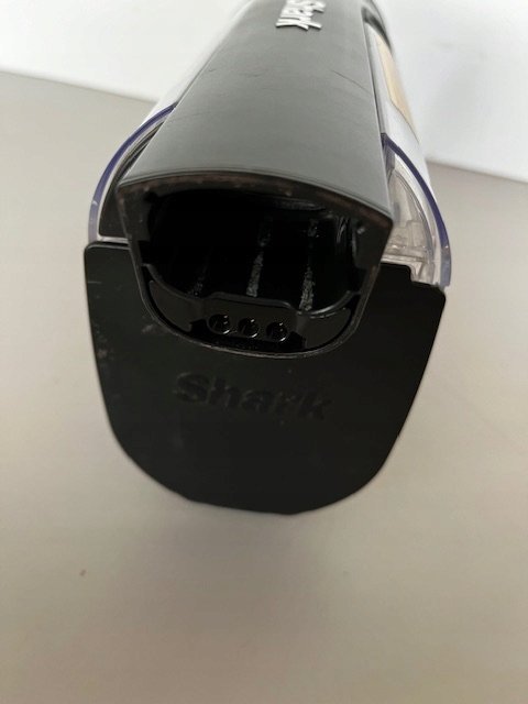Fshesë me bateri Shark Stratos IZ400EU, 60 min autonomi, depozitë 0.7L, gri