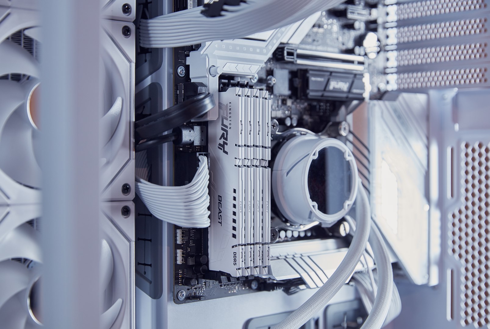 Memorie Kingston Fury Beast, 32GB (2x16GB), DDR5, 5200MT/s, CL40, e bardhë