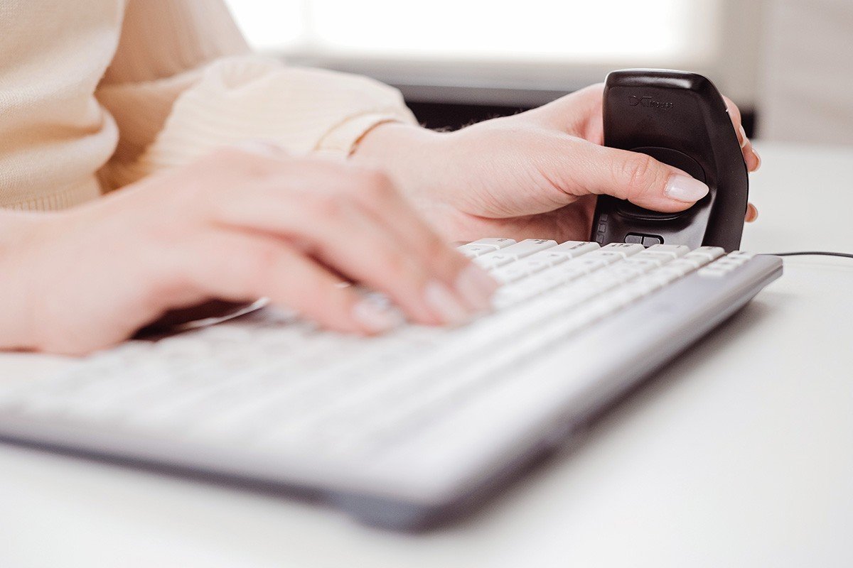 Maush vertikal Bakker Elkhuizen DXT 3 Precision, ergonomik, 7 butona, i zi