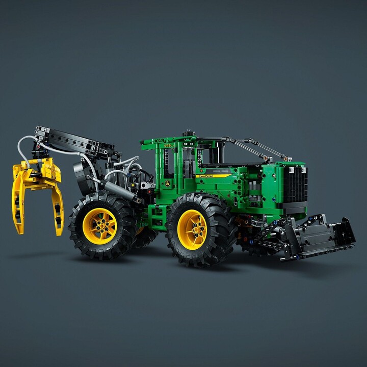 Set LEGO® Technic 42157 John Deere 948L-II Forestry Tractor