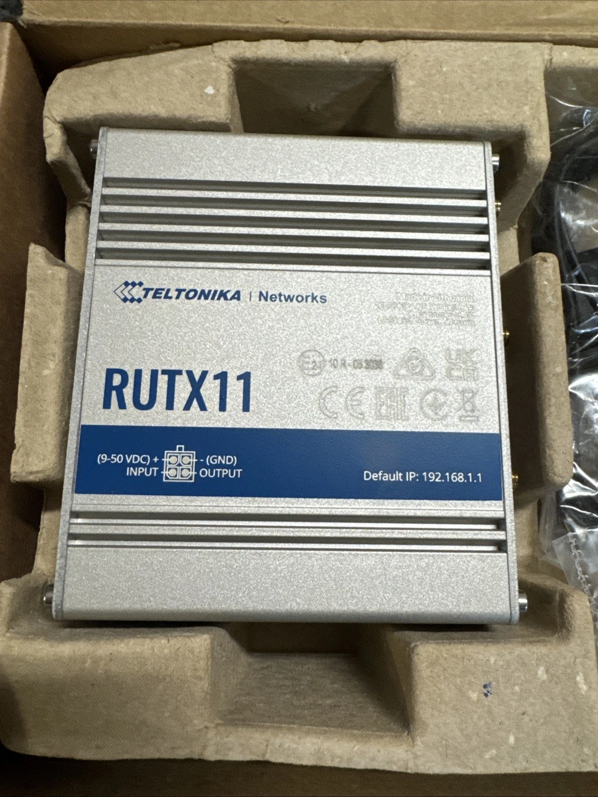 Ruter industrial Teltonika RUTX11, 4G LTE Dual SIM, Wi-Fi 300 Mbps, i bardhë
