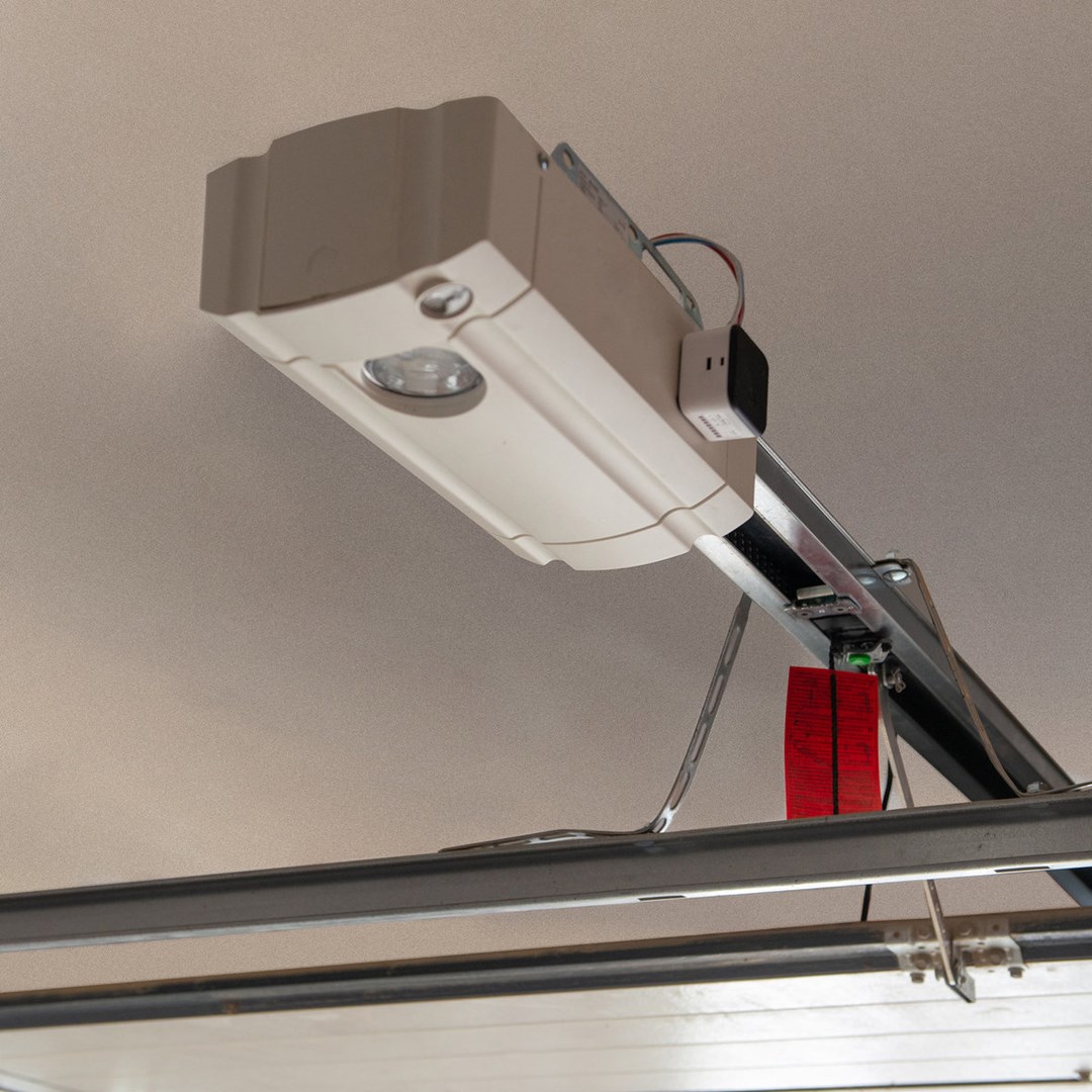 Senzor garazhi Yale Home Garage Sensor, zëvendësues, kompatibil me Smart Garage Door Opener, gri