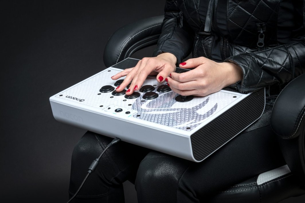 Kontroller Nacon PS5 ARCADE, me kabllo