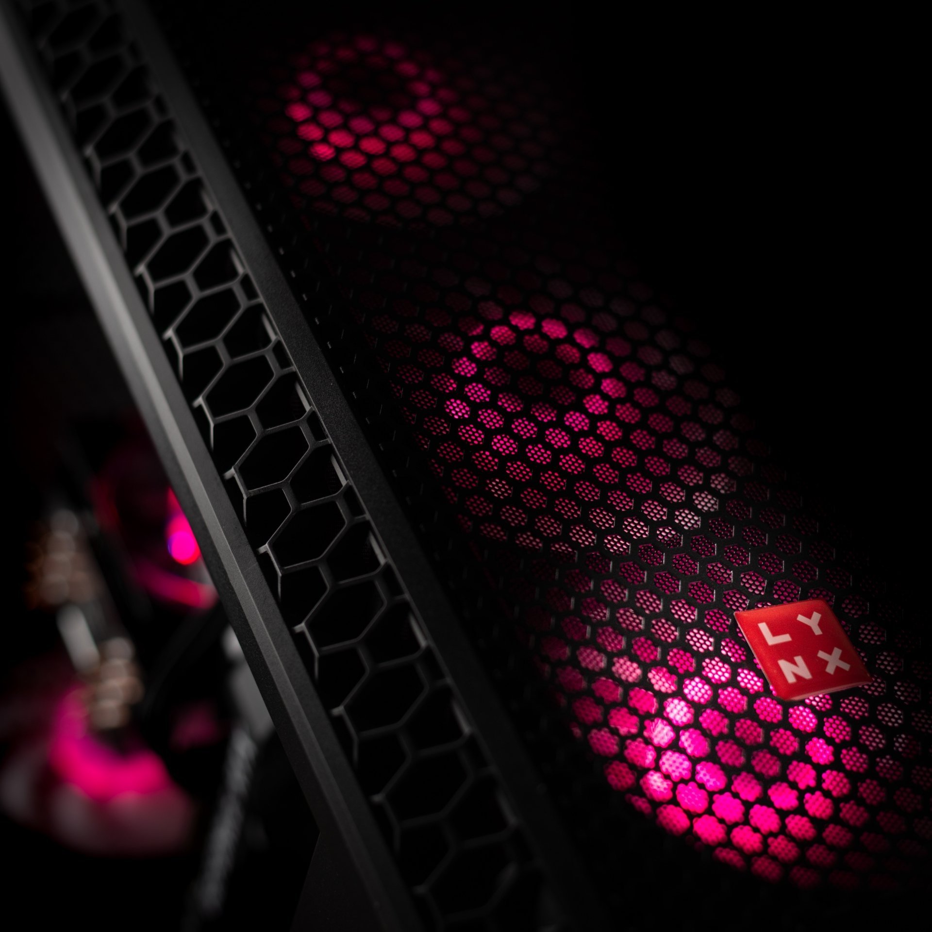 Kompjuter gaming Lynx Challenger, Intel Core i5 12400F, RTX 4060, 32GB RAM, 1TB SSD, i zi