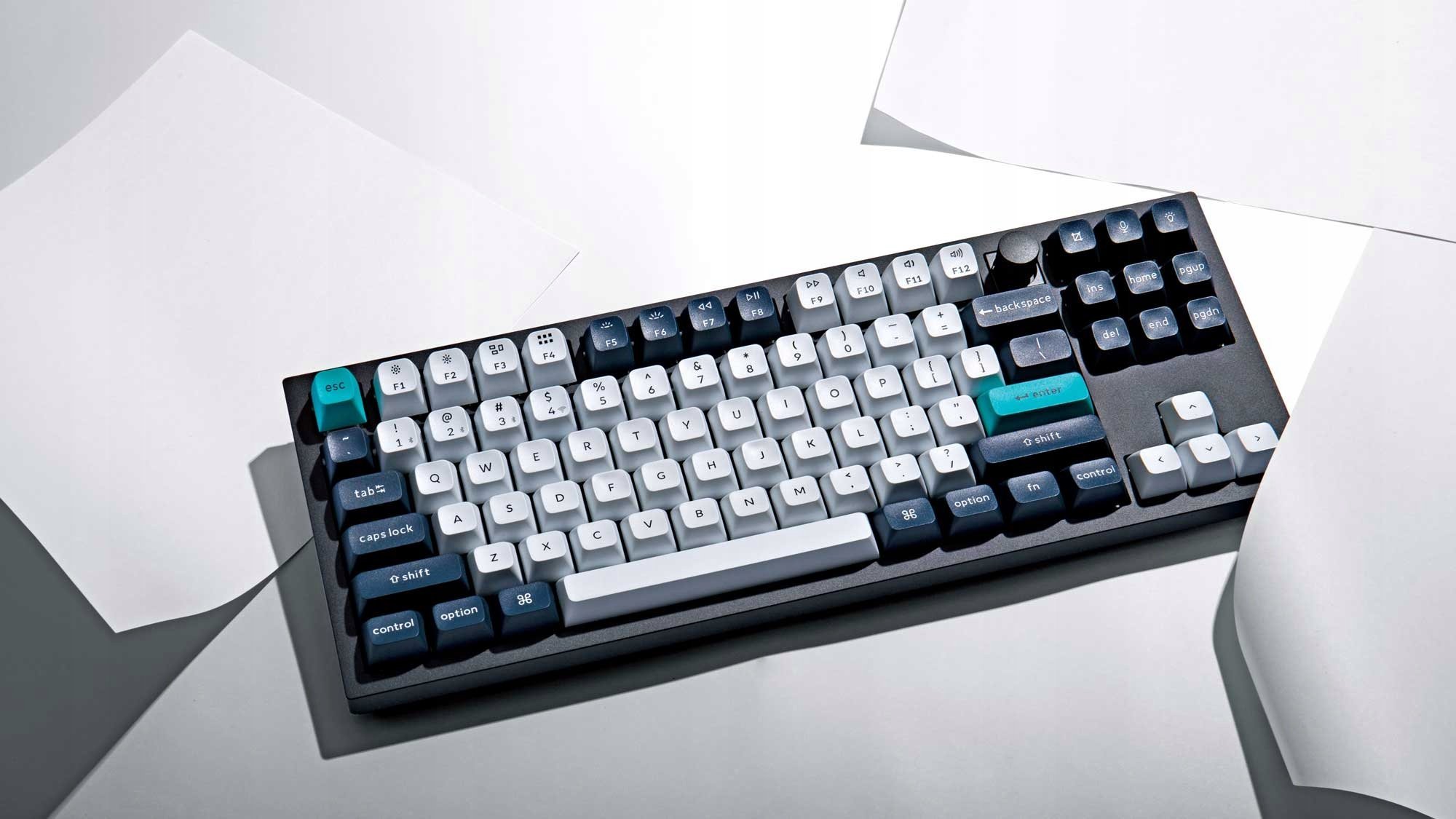 Tastierë mekanike Keychron Q3 Max, wireless, RGB, Gateron Jupiter Brown, karbon e zezë