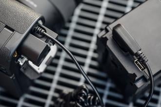 Adapter furnizimi Newell D-Tap për Nikon EN-EL14, kabllo spirale 1m, i zi